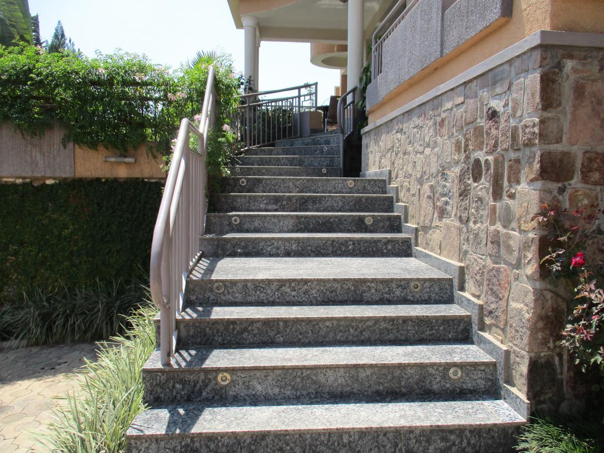 Amaris Hotel Kigali Exterior photo